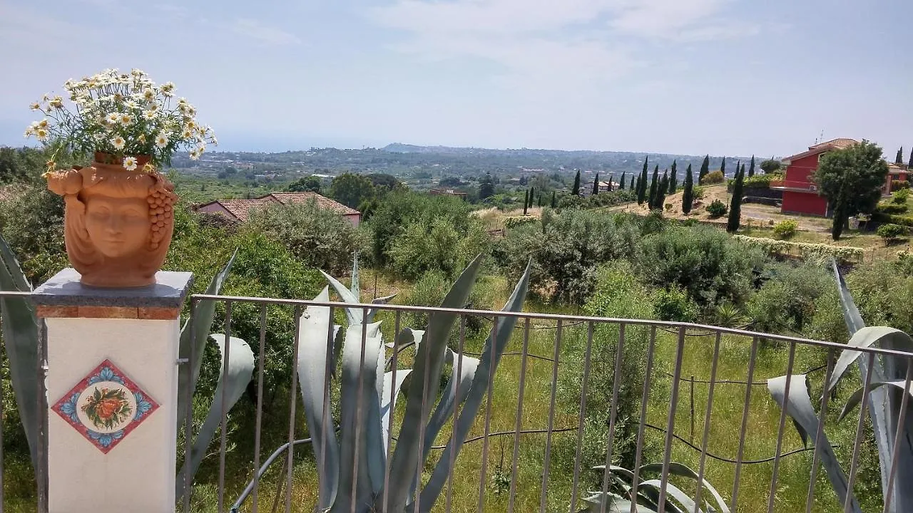 Bed and Breakfast La Casa del Melograno Santa Venerina Italia