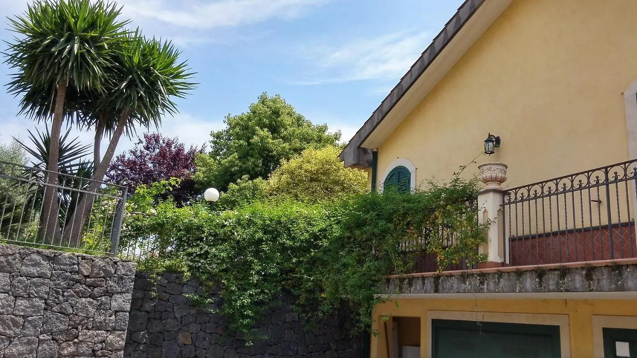 Bed and Breakfast La Casa del Melograno Santa Venerina 0*,