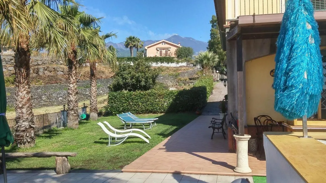 Bed & Breakfast La Casa Del Melograno Bed and Breakfast Santa Venerina