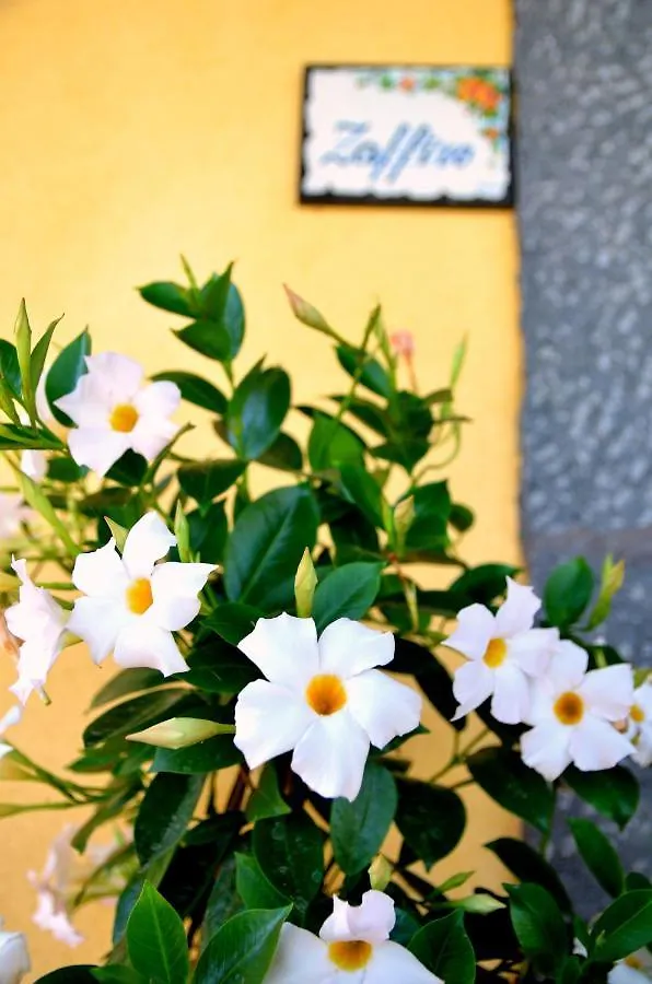 La Casa Del Melograno Bed and Breakfast Santa Venerina Italien